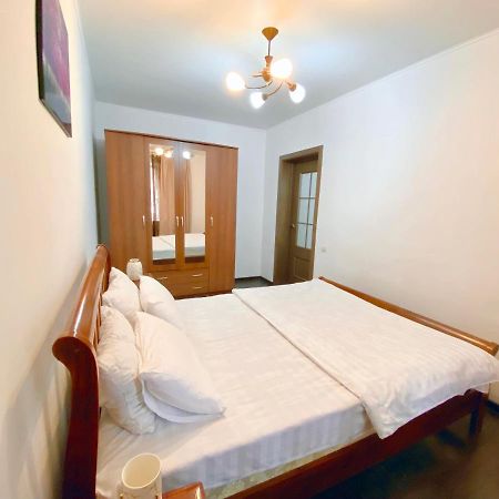 Comfortable Apartment, Samal 2 Almaty Esterno foto