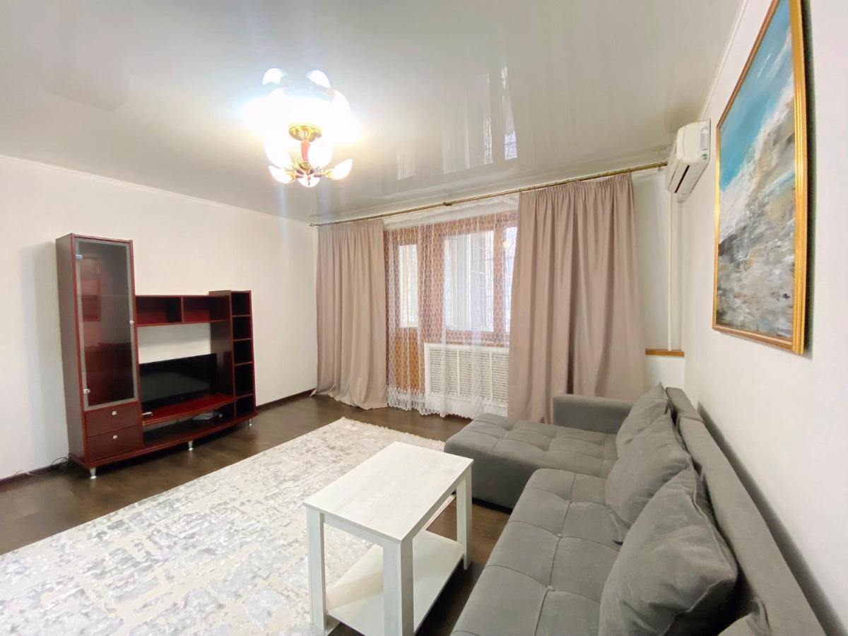 Comfortable Apartment, Samal 2 Almaty Esterno foto