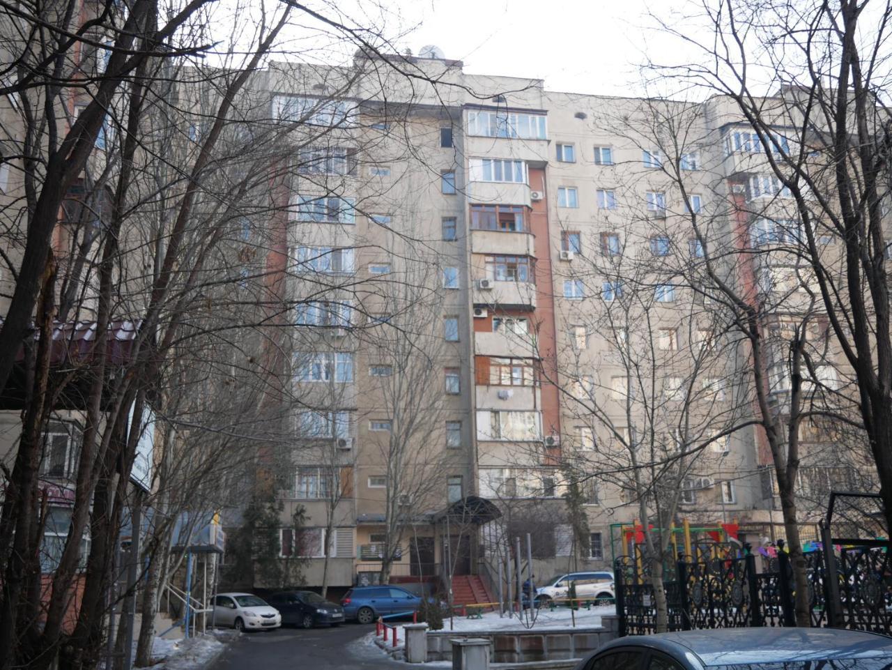 Comfortable Apartment, Samal 2 Almaty Esterno foto